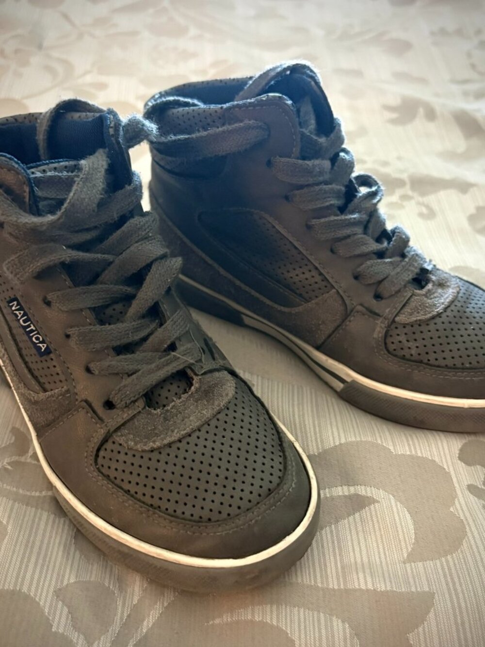 Nautica lace-up boys high top sneakers, size 13